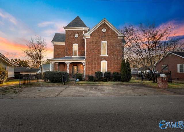 Property at 104 Myrtle Pl, Stevenson, AL 35772, 5 beds, 2 baths
