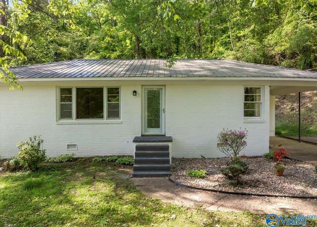 Property at 1417 Walls St, Guntersville, AL 35976, 3 beds, 1 bath