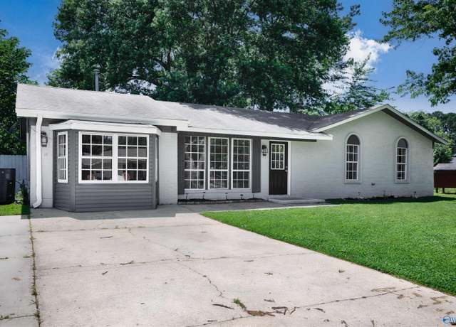 Property at 1007 Honeysuckle Ln SW, Decatur, AL 35601, 3 beds, 2 baths