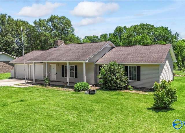 Property at 304 Ohara Dr, Albertville, AL 35950, 3 beds, 2 baths