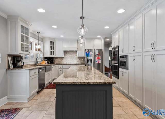 Property at 2106 Covemont Dr, Huntsville, AL 35801, 5 beds, 3 baths