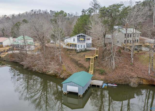 Property at 160 Mohawk Trl, Ohatchee, AL 36271, 3 beds, 2.5 baths