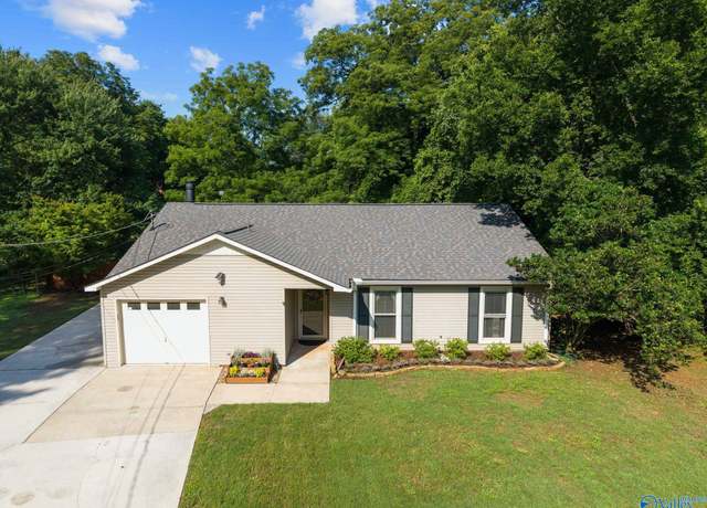 Property at 1112 Club View Dr, Huntsville, AL 35816, 3 beds, 2 baths
