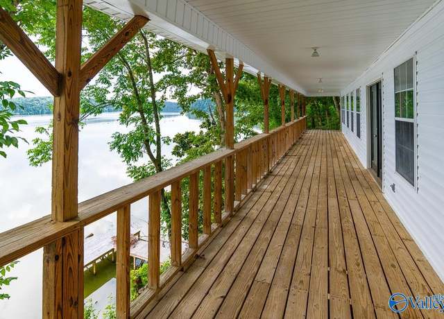 Property at 10880 Country Corner Rd, Athens, AL 35614, 3 beds, 2 baths