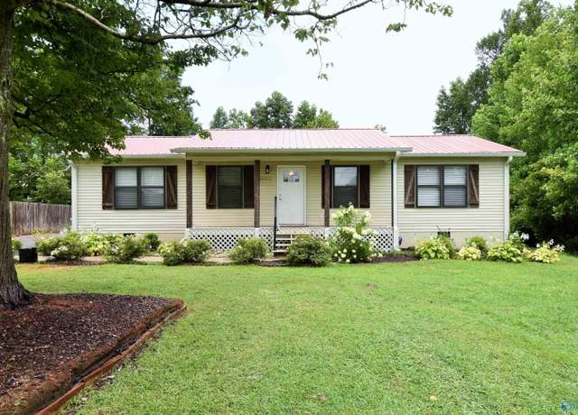 Property at 2020 Ridge Crest Dr, Guntersville, AL 35976, 3 beds, 2 baths