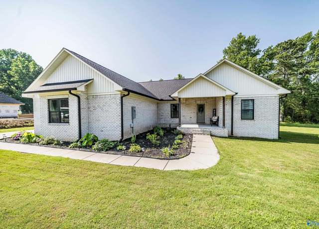 Property at 619 Crestman Dr, Arab, AL 35016, 3 beds, 2.5 baths