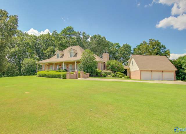 Property at 2122 Chapel Hill Rd SW, Decatur, AL 35603, 4 beds, 3.5 baths