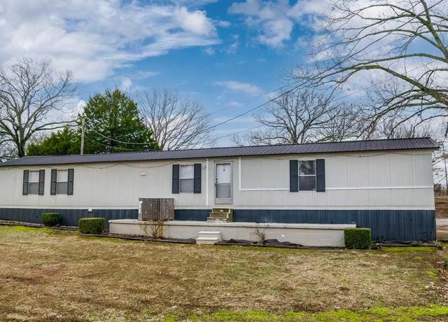 Property at 1004 Dr Lee Ave, Bridgeport, AL 35740, 3 beds, 2 baths