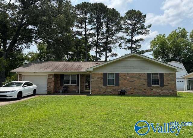 Property at 205 Bobwhite Dr SW, Decatur, AL 35601, 3 beds, 2 baths