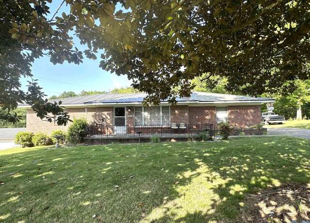 Property at 104 Harwood Dr, Gadsden, AL 35901, 3 beds, 1 bath