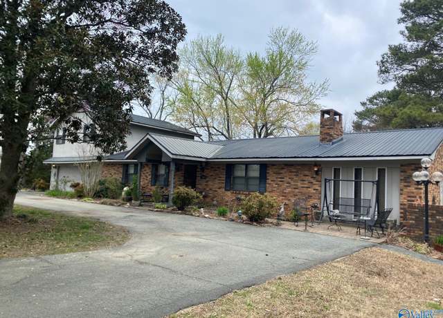 Property at 2300 Mount Carmel Dr, Guntersville, AL 35976, 3 beds, 3 baths