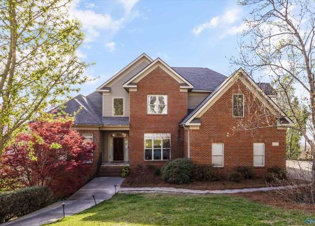 Property at 2227 Governors Bend Rd SE, Huntsville, AL 35801, 5 beds, 3.5 baths