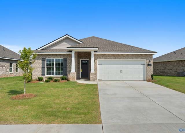 Property at 155 Heritage Lakes Blvd, New Market, AL 35761, 4 beds, 2 baths