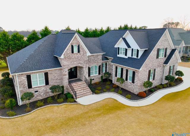 Property at 17 Jessco Ln, Boaz, AL 35957, 4 beds, 2.5 baths