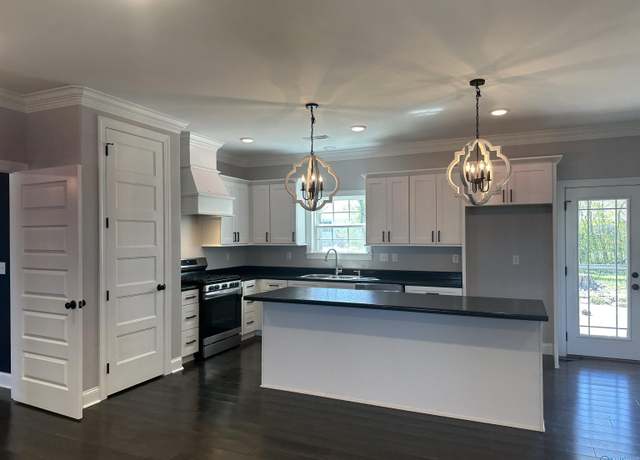 Property at 1108 6th Pl NE, Arab, AL 35016, 4 beds, 3 baths