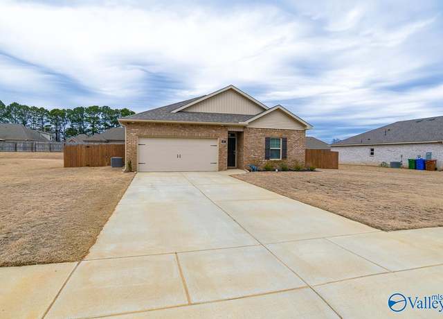 Property at 511 Raccoon Way, Hartselle, AL 35640, 4 beds, 2 baths