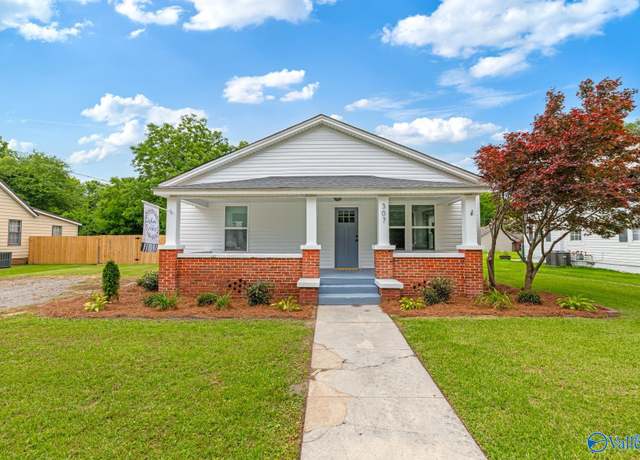 Property at 307 Simpson St SE, Hartselle, AL 35640, 3 beds, 2 baths