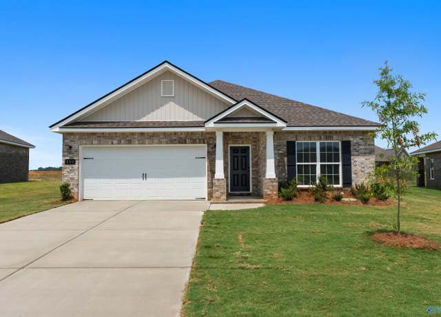 Property at 150 Heritage Lakes Blvd, New Market, AL 35761, 4 beds, 2 baths