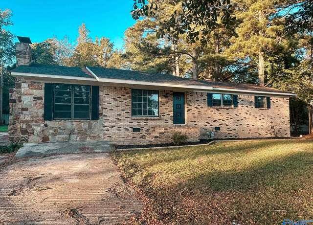 Property at 1543 Scott St NW, Cullman, AL 35055, 3 beds, 1.5 baths