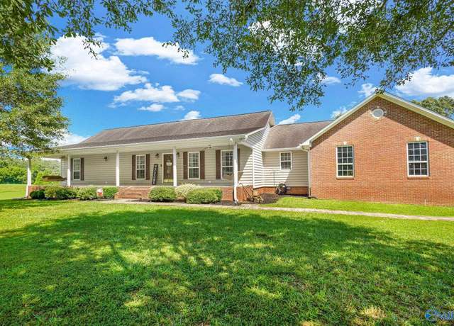 Property at 997 Fairview Dr, Guntersville, AL 35976, 3 beds, 2 baths