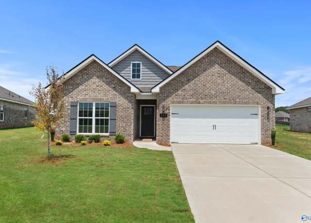 Property at 152 Heritage Lakes Blvd, New Market, AL 35761, 3 beds, 2 baths