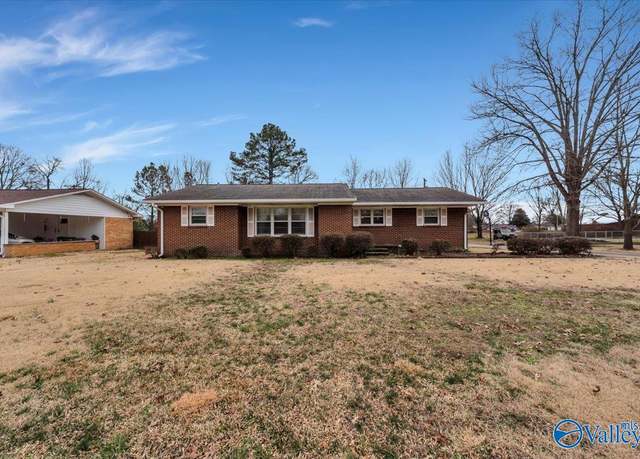 Property at 6 Sandra Ln, Athens, AL 35611, 3 beds, 2 baths