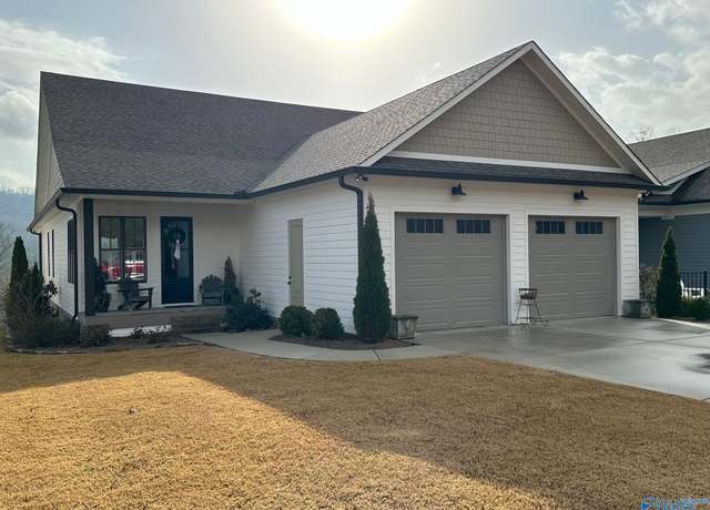 Property at 3758 Colonial Dr, Guntersville, AL 35976, 3 beds, 2.5 baths