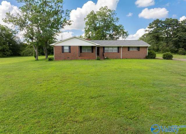 Property at 809 City Park Dr SE, Arab, AL 35016, 3 beds, 2 baths