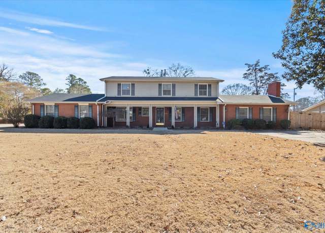 Property at 2303 College St SE, Decatur, AL 35601, 4 beds, 2.5 baths