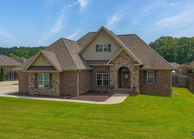 Property at 406 Pembrooke Cir, Hartselle, AL 35640, 3 beds, 2 baths