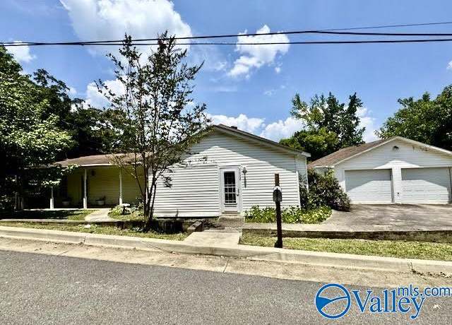 Property at 3632 Pearson Cir, Guntersville, AL 35976, 3 beds, 1.5 baths