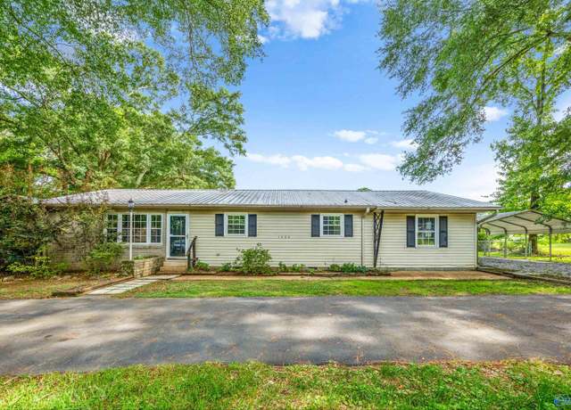 Property at 1908 Highway 36, Hartselle, AL 35640, 4 beds, 1.5 baths