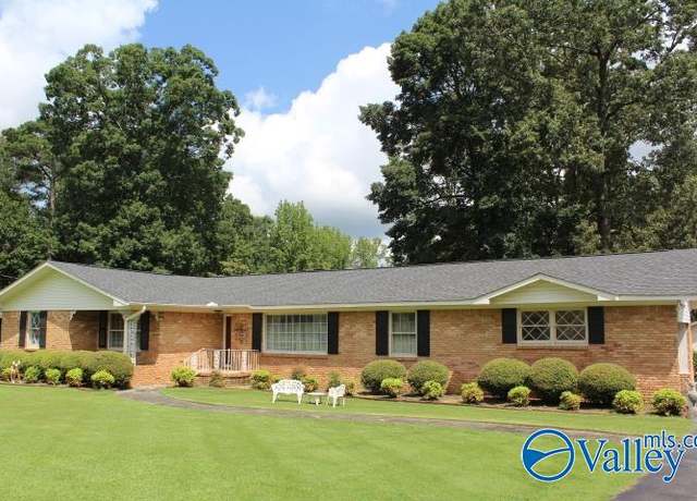 Property at 329 7th Ave NE, Arab, AL 35016, 3 beds, 2 baths