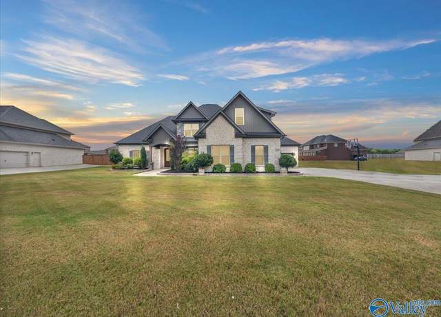 Property at 372 Spencer Lakes Dr, Meridianville, AL 35759, 5 beds, 3.5 baths