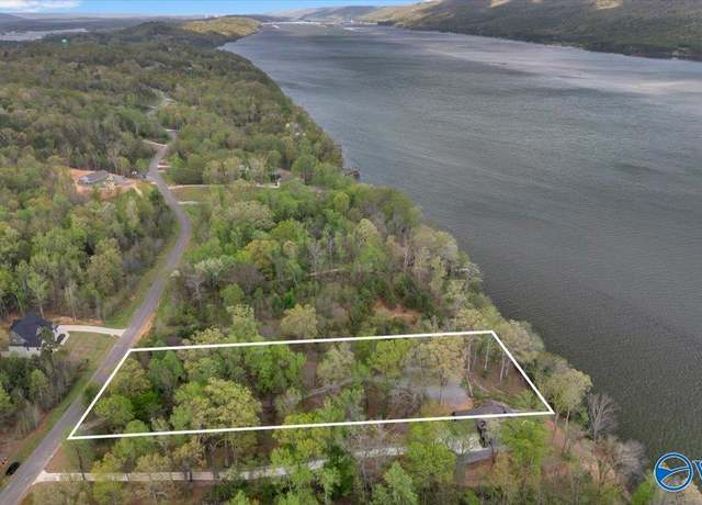 Property at 2215 Lookout Mountain Dr, Scottsboro, AL 35769
