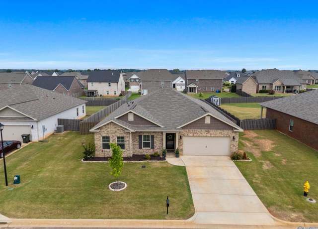 Property at 25032 Delilah Cir, Athens, AL 35613, 4 beds, 2.5 baths