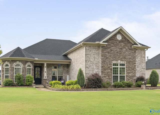 Property at 8207 Nantucket Cir SE, Owens Cross Roads, AL 35763, 4 beds, 3.5 baths