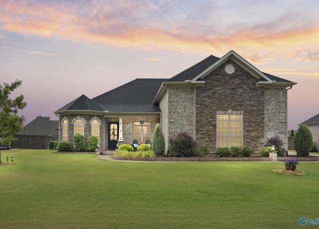 Property at 8207 Nantucket Cir SE, Owens Cross Roads, AL 35763, 4 beds, 3.5 baths