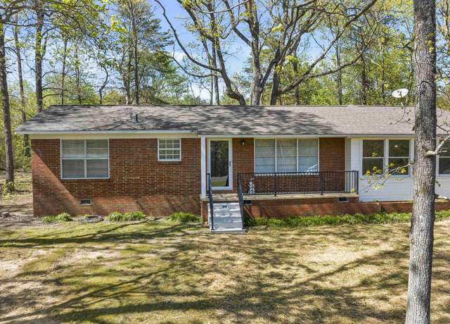 Property at 3702 Desoto Pkwy NE, Fort Payne, AL 35967, 3 beds, 2 baths