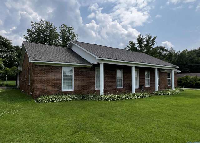 Property at 16052 Court St, Moulton, AL 35650, 3 beds, 2 baths