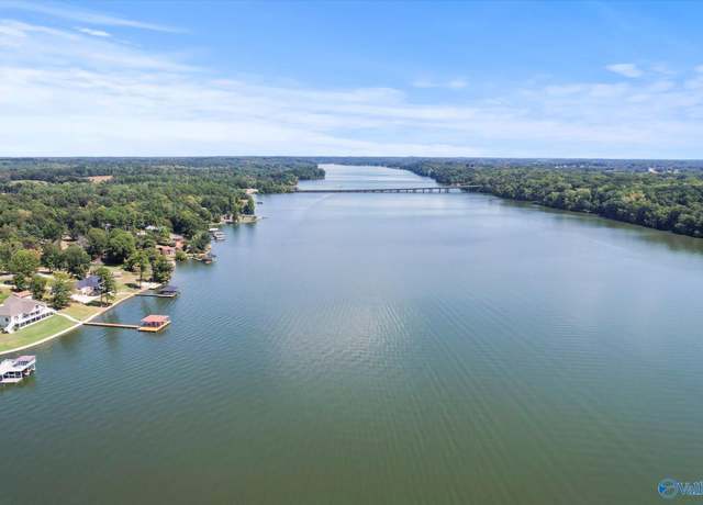 Property at 1052 York Dr, Rogersville, AL 35652