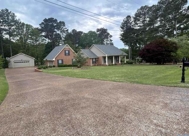 Property at 110 Cochran Ln, Albertville, AL 35951, 4 beds, 3 baths