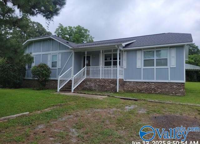 Property at 212 Fairway Dr, Attalla, AL 35954, 3 beds, 2 baths
