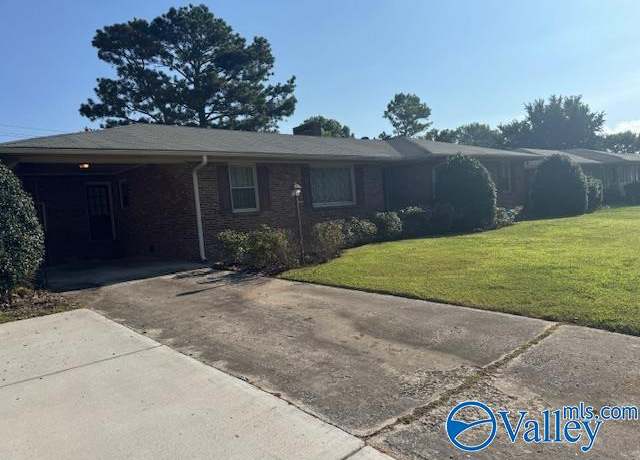 Property at 1922 Westmead St SW, Decatur, AL 35601, 3 beds, 2 baths