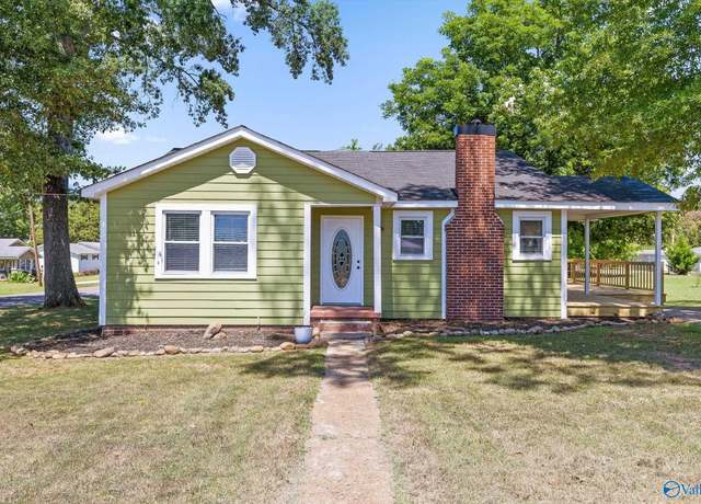 Property at 316 Hodges St, Scottsboro, AL 35768, 3 beds, 2 baths