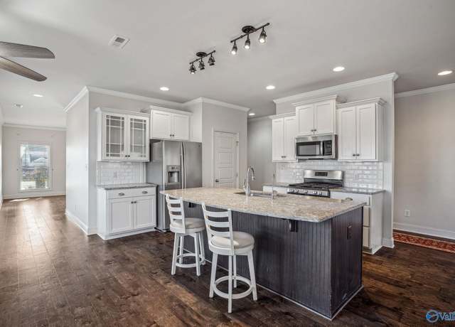Property at 6403 Lincoln Park Pl, Huntsville, AL 35806, 3 beds, 2.5 baths