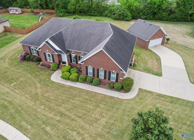 Property at 120 Twin Rivers Dr, Hazel Green, AL 35750, 4 beds, 2.5 baths