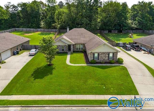 Property at 141 Lazy Oak Dr, New Market, AL 35761, 4 beds, 3 baths