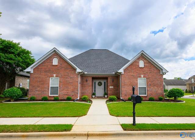 Property at 809 Milton Pl SW, Decatur, AL 35603, 3 beds, 2.5 baths