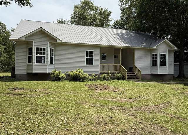 Property at 1920 Hustleville Rd, Albertville, AL 35951, 4 beds, 3 baths